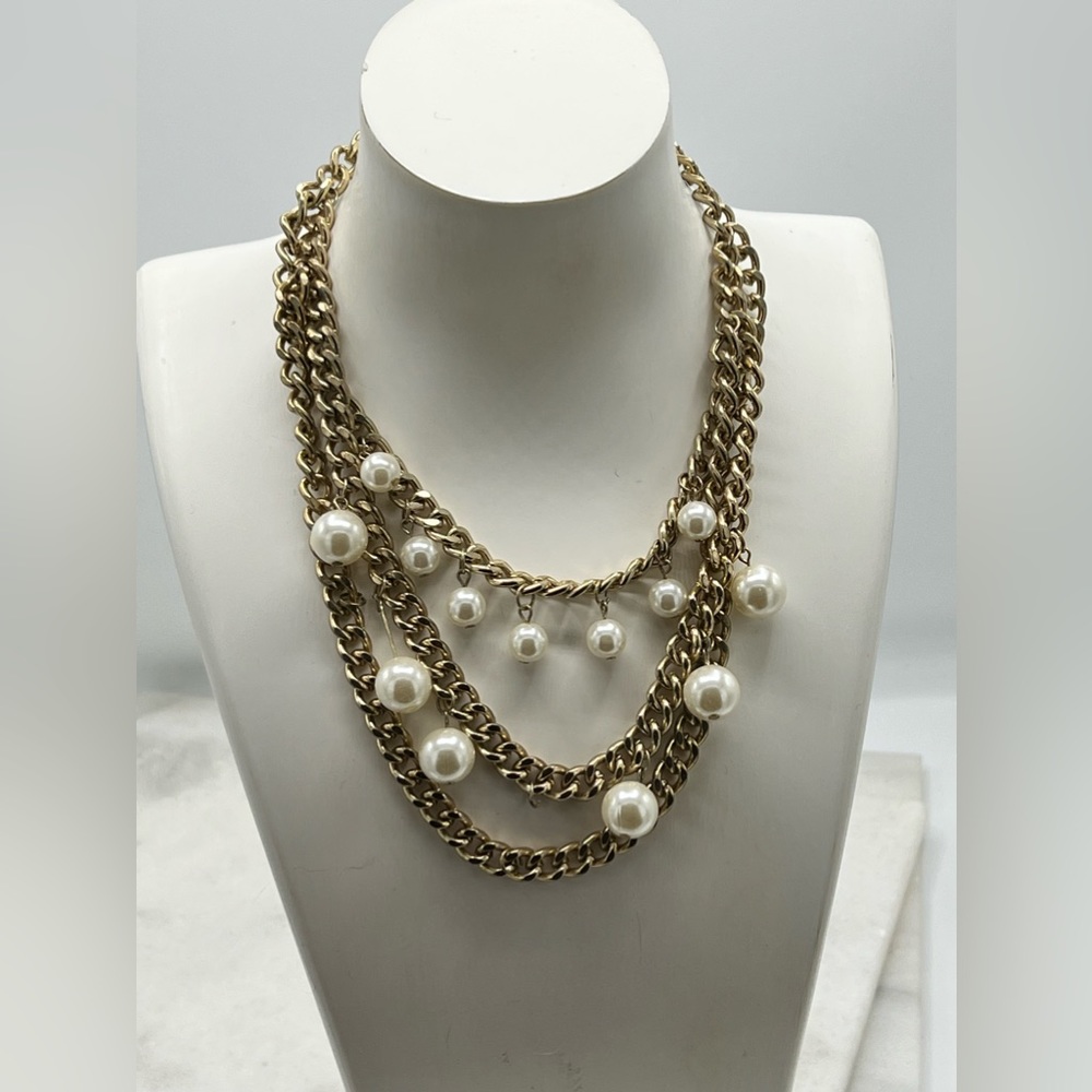 ✔️Gold Triple Chunky Chain Necklace with Various Sized Hanging Pearls - Picture 6 of 16